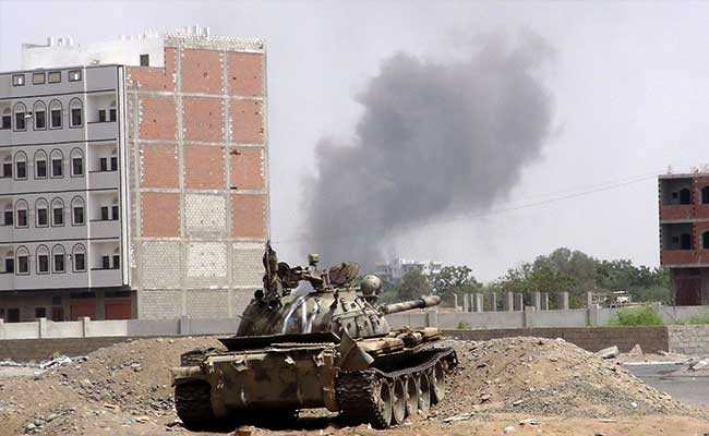 Arab Air Strikes Hit Yemen as Peace Talks Enter Second Day