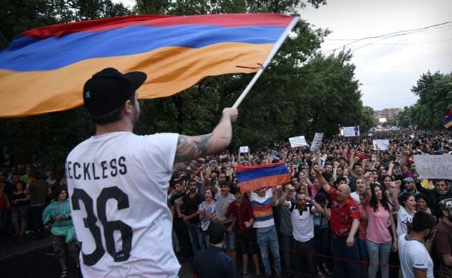 10,000 Rally in Armenia as Police Threaten Crackdown