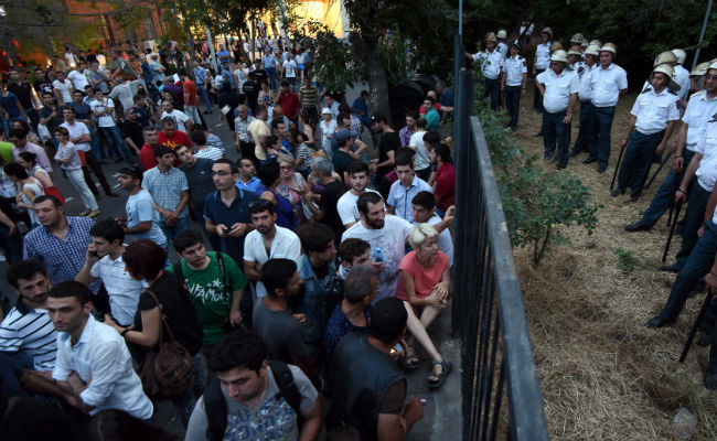 6,000 Rally in Armenia After Police Crackdown