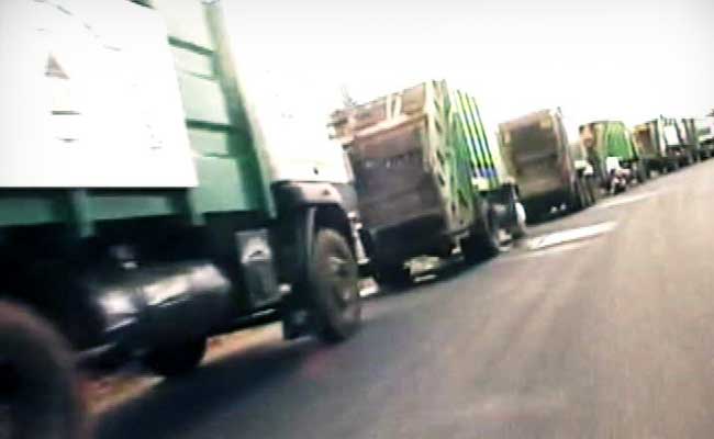 A Protest Raises Stink in Bengaluru as Locals Block Garbage Trucks