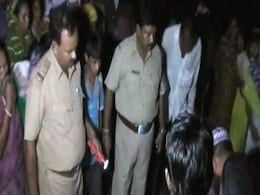 पश्चिम बंगाल : डॉक्टर पर मजदूर की पीट-पीटकर जान लेने का आरोप पश्चिम बंगाल : डॉक्टर पर मजदूर की पीट-पीटकर जान लेने का आरोप