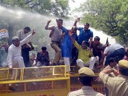 शरद शर्मा की खरी खरी : इस मुद्दे पर 'राजनीति' हो रही है! शरद शर्मा की खरी खरी : इस मुद्दे पर 'राजनीति' हो रही है!