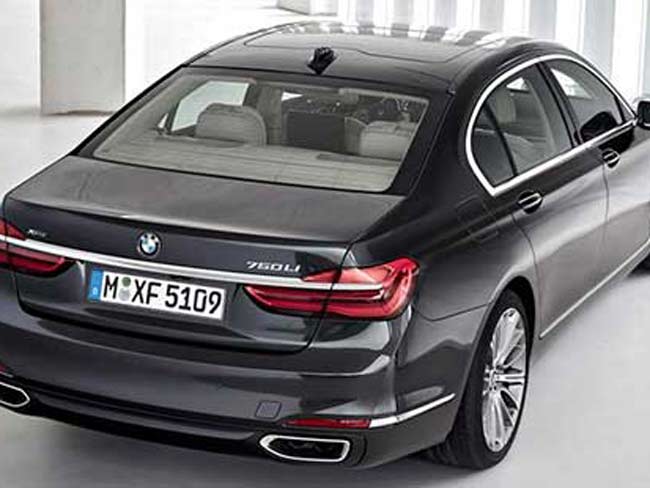 BMW ने पेश की '7 सीरीज' की पहली झलक, जानिए इस गाड़ी की खासियतें