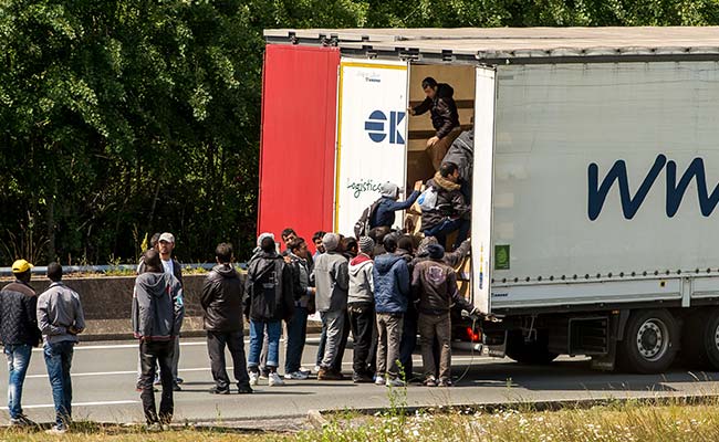 French Police Slow Migrant Bids to Cross Channel