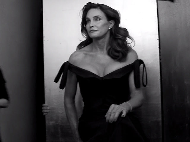 Caitlyn Jenner Tweets Photo of Herself With 5 Girlfriends