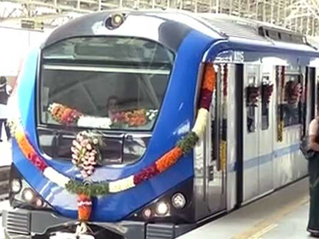 महिला ने चलाई चेन्नई की पहली मेट्रो ट्रेन