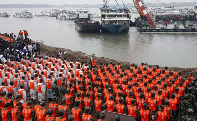 China Boat Death Toll Exceeds 400, Victims Mourned