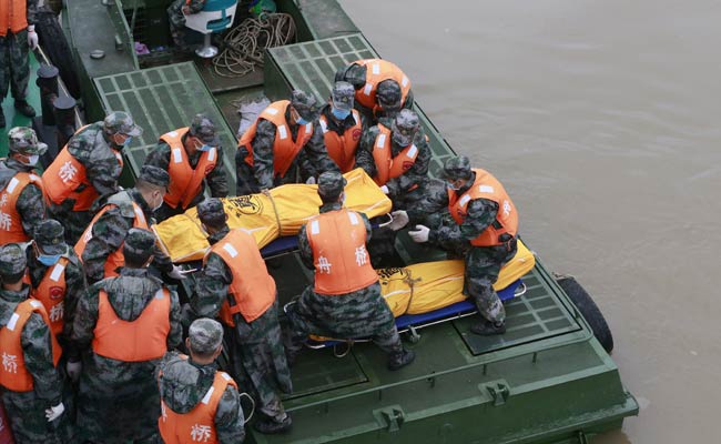 Faint Knocking Saves a Life on Sunken Chinese Cruise Ship