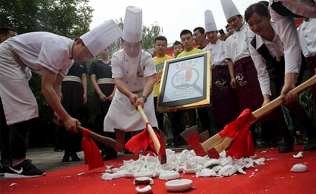 China Starts Campaign to Snuff Out Smoking in Beijing