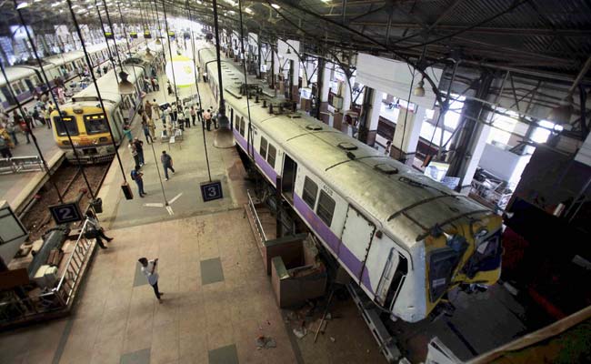 Railways Minister Suresh Prabhu Comes Down Hard on 'Freak Churchgate Accident'