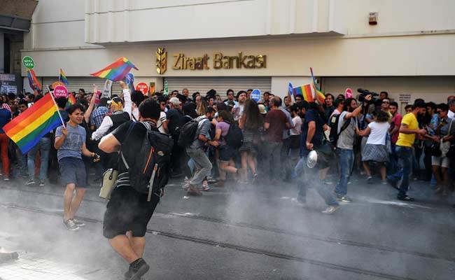Istanbul Police Use Teargas to Break Up Gay Pride Parade