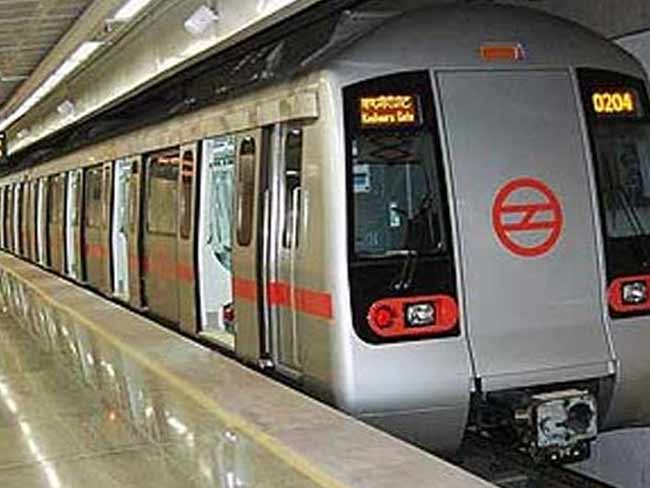 This Woman was Caught Before She Could Kill Herself at Delhi Metro Station
