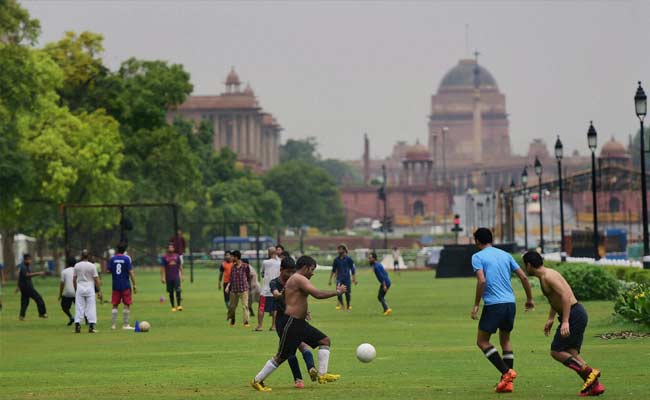 Cloudy Morning in Delhi, Rain Likely in Some Areas