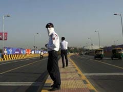2 Delhi Cops Stopped Biker For Jumping Signal. He Thrashed Them