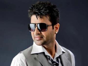 जाने-माने पंजाबी गायक धर्मप्रीत सिंह ने की खुदकुशी जाने-माने पंजाबी गायक धर्मप्रीत सिंह ने की खुदकुशी