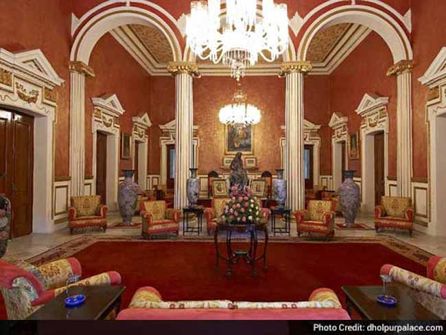 मुश्किल में वसुंधरा : कांग्रेस ने दिए नए दस्‍तावेज, कहा- सरकार की संपत्ति है धौलपुर पैलेस