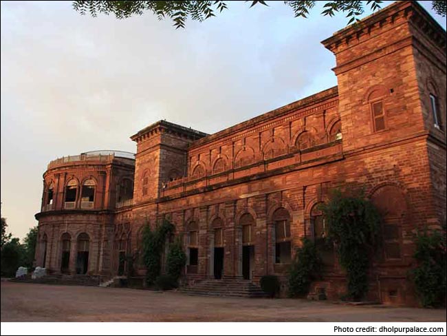 धौलपुर महल पर जारी है महाभारत