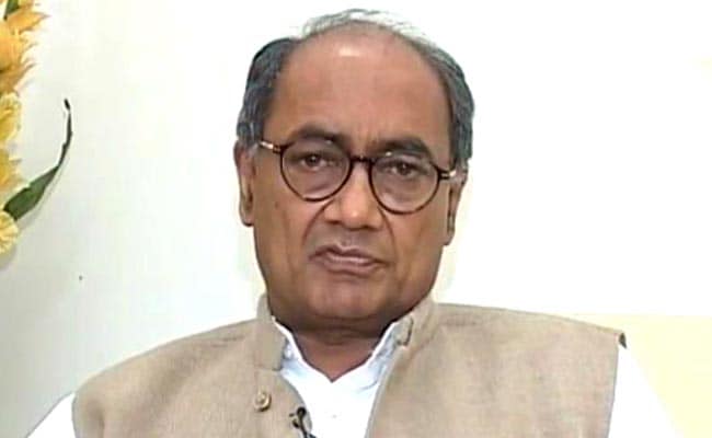 Seer Who Performed A 'Yagna' For Digvijaya Singh Sacked From Akhara