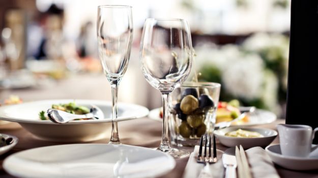 Dinner in White and a Pop Up Picnic: Thousands Attend Paris 'Chic Picnic'