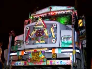 अपराधियों के हौसले बुलंद : दिल्ली में डंपर ड्राइवर ने किया पुलिसवाले को अगवा, बाद में गिरफ्तार