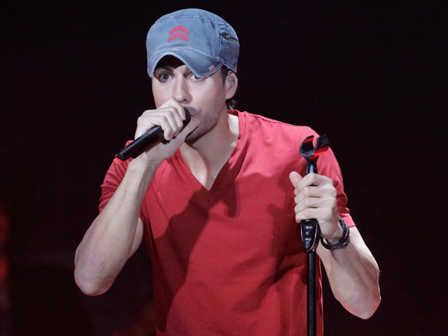 Enrique Iglesias's Fingers Sliced by Drone During Concert