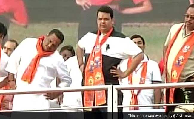 Maharashtra Chief Minister Devendra Fadnavis Lauds PM Narendra Modi for Yoga's International Status