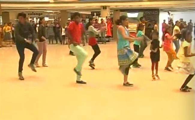 Flash Mobs in Chennai for a Cleaner Marina Coast