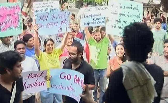 हड़ताल पर बैठे FTII छात्र संघ को सरकार की ओर से मिला बातचीत का न्योता