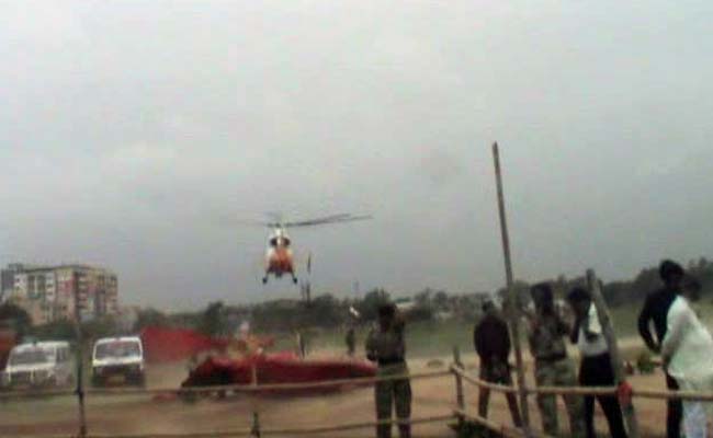 Red Carpet for Nitin Gadkari Caught in His Helicopter's Rotor Blades