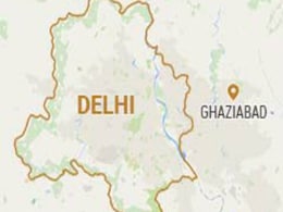 5-Year-Old Boy Dies In Ghaziabad's Government Hospital, Family Stages Protest 5-Year-Old Boy Dies In Ghaziabad's Government Hospital, Family Stages Protest
