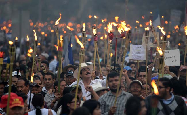 Thousands Rally in Honduras Calling for President Hernandez to Quit