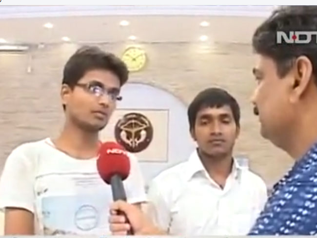 दिहाड़ी मजदूर पिता के पास नहीं है आईआईटी रैंकर बेटों की फीस भरने की रकम