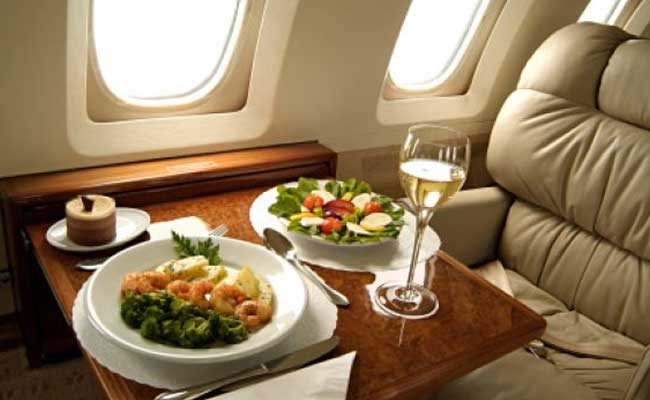 How To Make In-Flight Eating Experience Healthier And Better