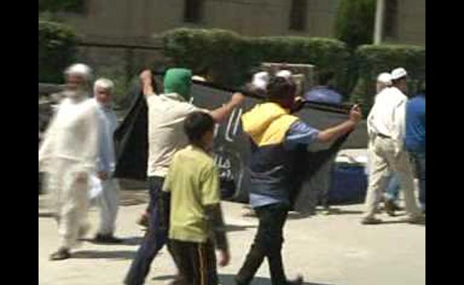 Flags of Islamic State, Pakistan Hoisted in Kashmir's Kupwara District