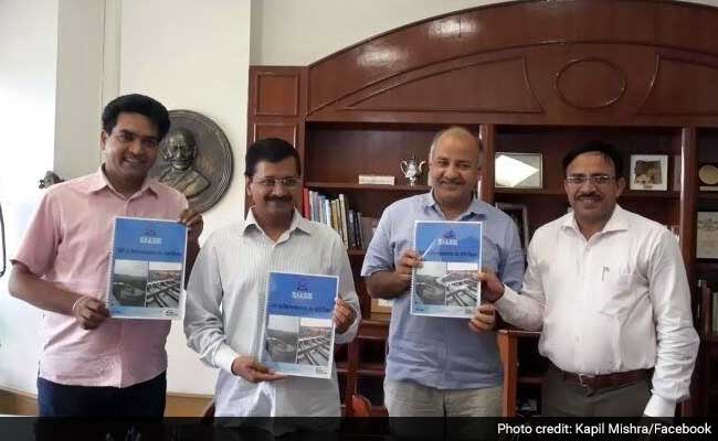 दिल्ली के कानून मंत्री कपिल मिश्रा की छुट्टी, मनीष सिसोदिया संभालेंगे कमान