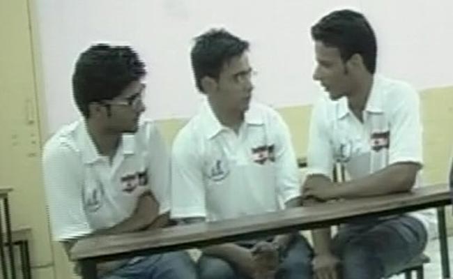 कश्मीरी छात्रों की किस्मत बदलने का बीड़ा IIT छात्रों ने उठाया