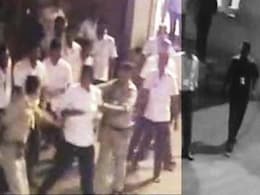 कोझिकोड एयरपोर्ट झड़प मामले में 9 और CISF कर्मी गिरफ्तार कोझिकोड एयरपोर्ट झड़प मामले में 9 और CISF कर्मी गिरफ्तार