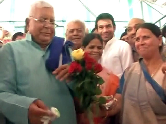 लालू हुए 68 साल के, बोले - अभी तो जवान हूं