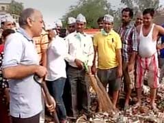 A Battle of Brooms Between AAP and BJP as Delhi Grapples With Garbage Crisis