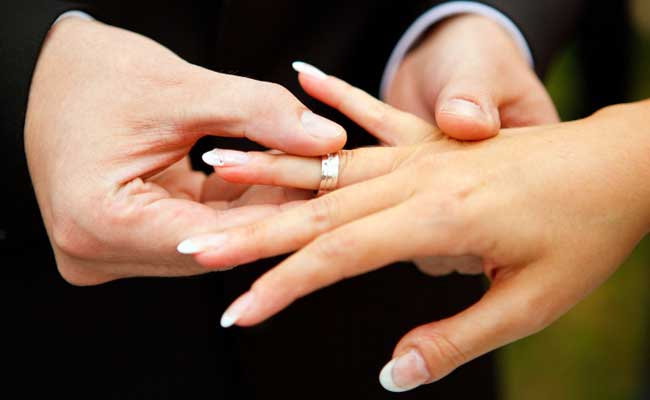 Childhood Lovers Married for 75 Years Die Holding Hands