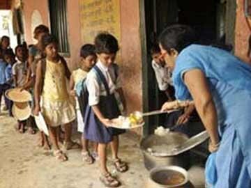 मिड-डे मील खाकर बिहार में 60 बच्चे बीमार, ग्रामीण भड़के, टीचर फरार मिड-डे मील खाकर बिहार में 60 बच्चे बीमार, ग्रामीण भड़के, टीचर फरार