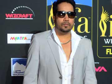 फैन को थप्पड़ मारने के आरोप में मीका गिरफ्तार, जमानत पर रिहा