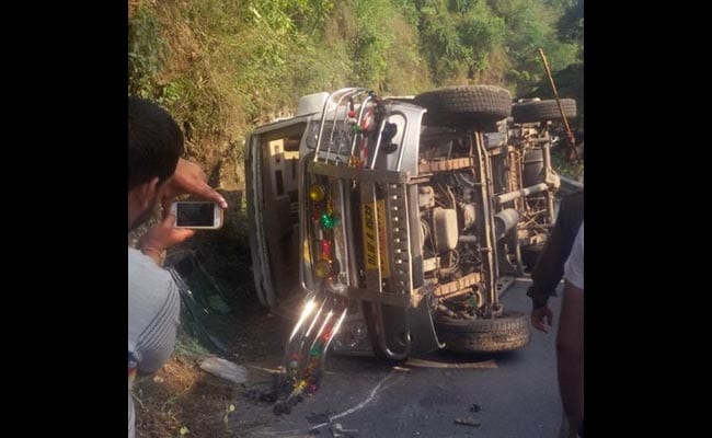 12 Injured After Tempo Topples Near Mussorie