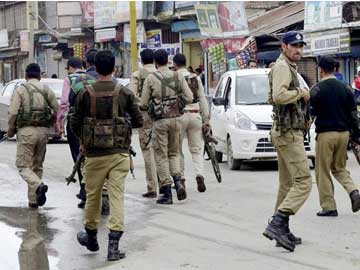 Exclusive: घाटी में मोबाइल टावर्स पर हो रहे हमलों के पीछे हिजबुल मुजाहिदीन का हाथ?