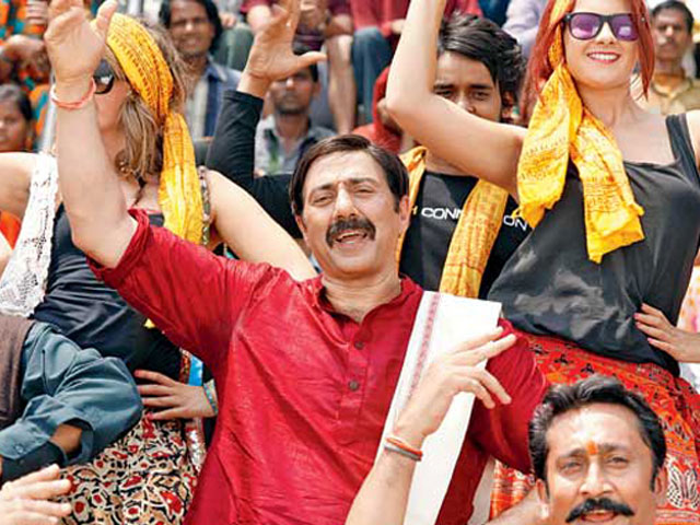 Leaked Footage From Sunny Deol's <i> Mohalla Assi</i> is 'Uncensored'