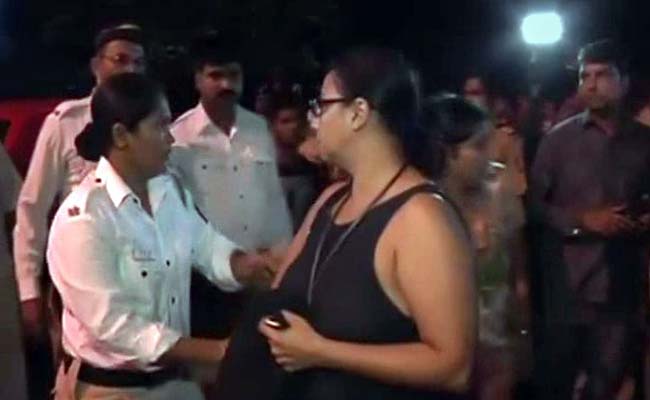 Woman Locks Herself in Car for Hours During Drink Driving Check in Mumbai