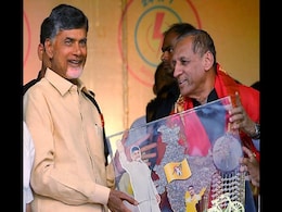 Governor ESL Narsimhan Meets Prime Minister as Chandrababu Naidu and K Chandrasekhar Rao Refuse to Blink Governor ESL Narsimhan Meets Prime Minister as Chandrababu Naidu and K Chandrasekhar Rao Refuse to Blink