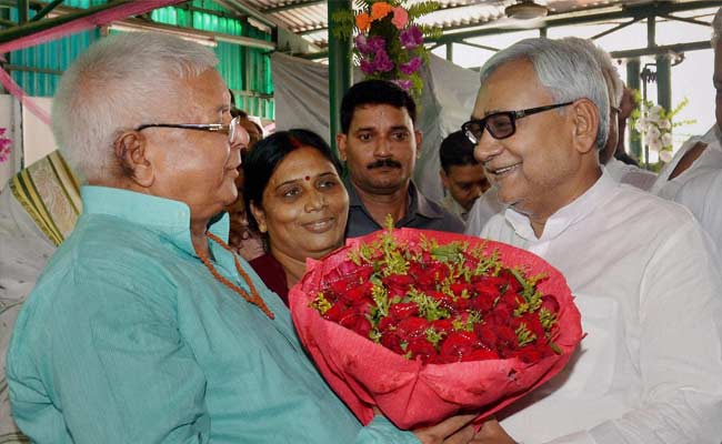 Days After Alliance, Nitish Kumar Visits Lalu Prasad to Greet Him on His Birthday