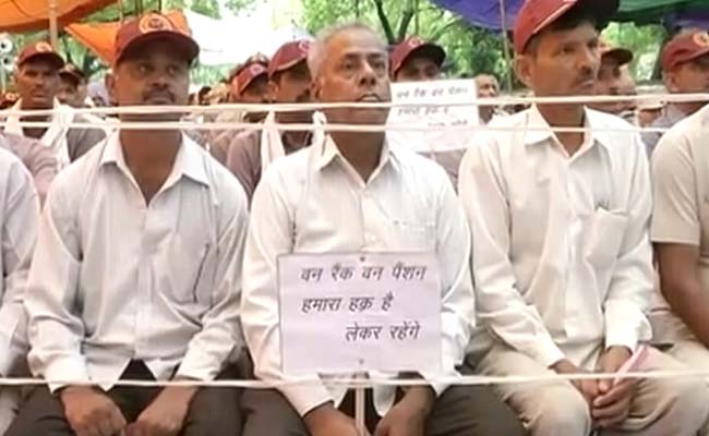 In Fight for One Rank One Pension, Ex-Servicemen Hold Nationwide Protests