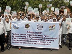 Retired Defence Personnel Protesting Over One Rank One Pension on Relay Hunger Strike